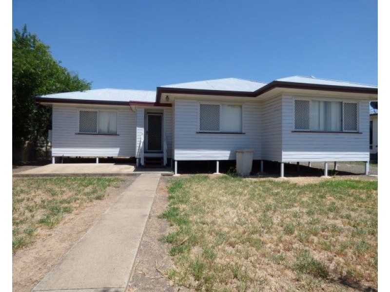 45 Downs Street, Roma QLD 4455