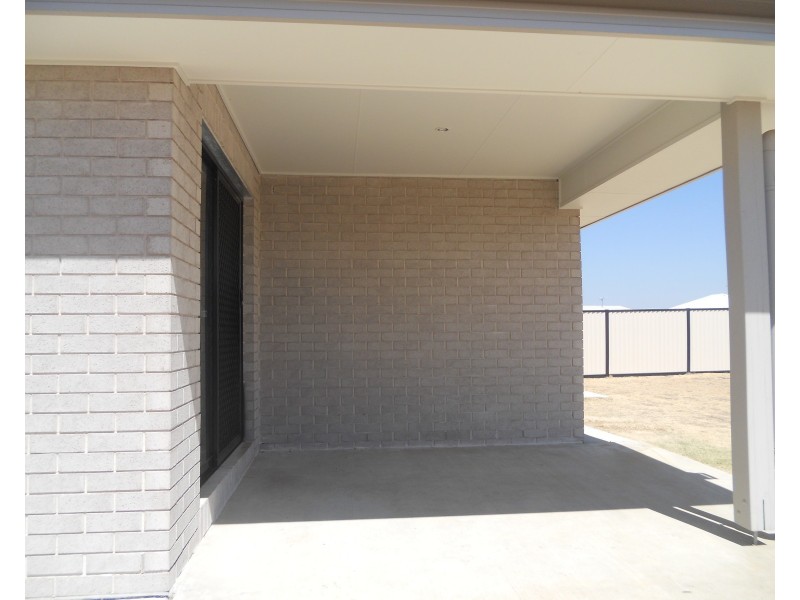 71 Taylor Street, Roma QLD 4455