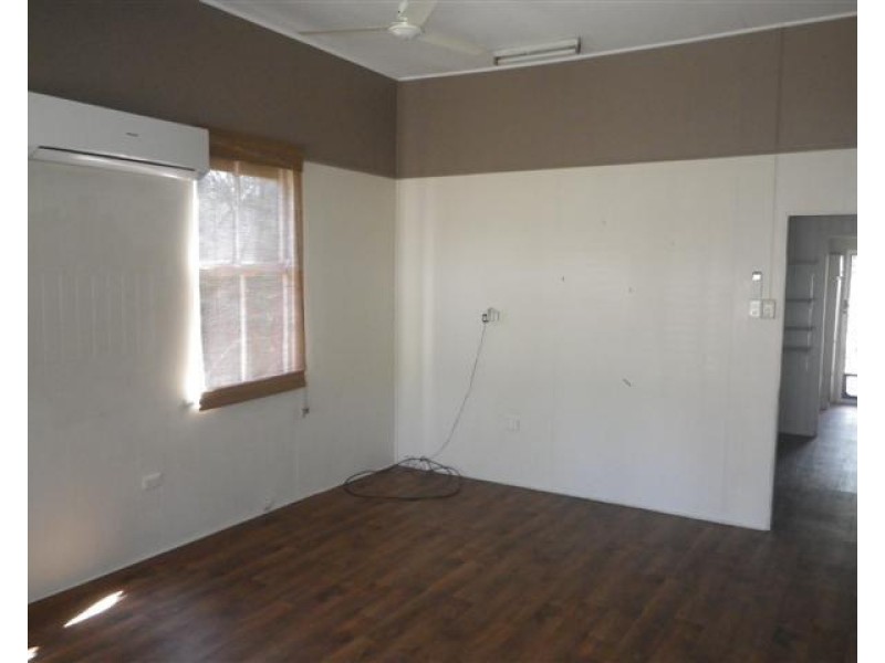 47 Northern Road, Roma QLD 4455