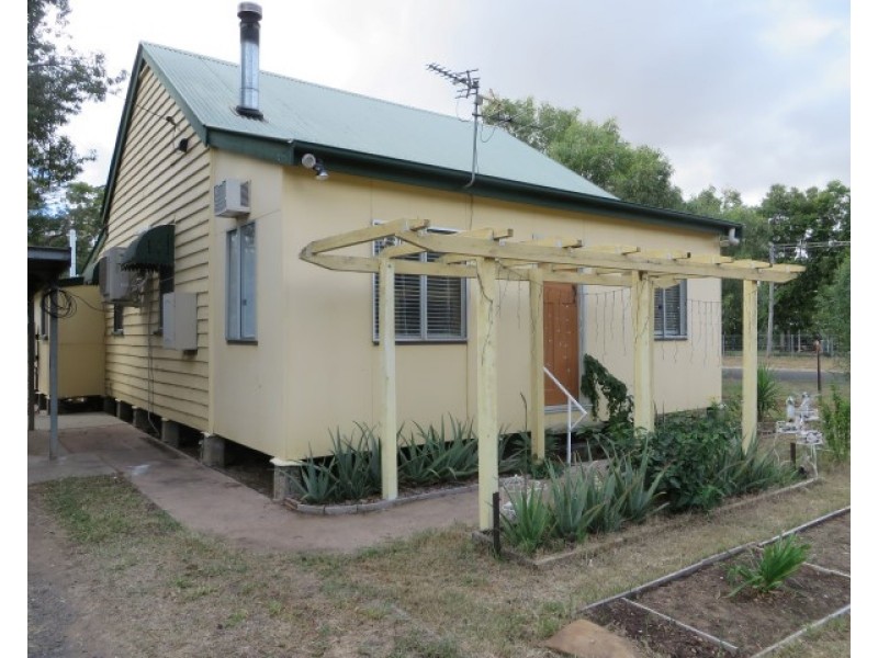 9 Bungil Street, Roma QLD 4455