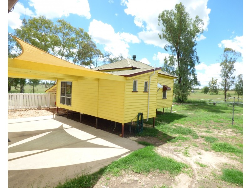 32 Clayton Road, Roma QLD 4455
