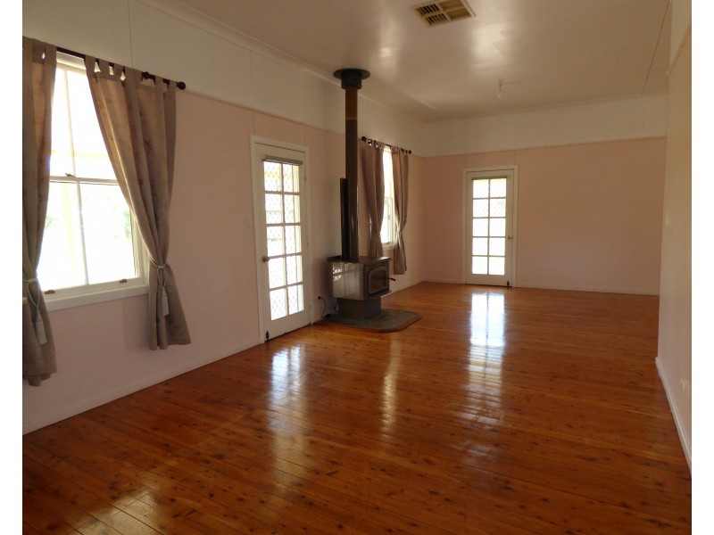 32 Clayton Road, Roma QLD 4455