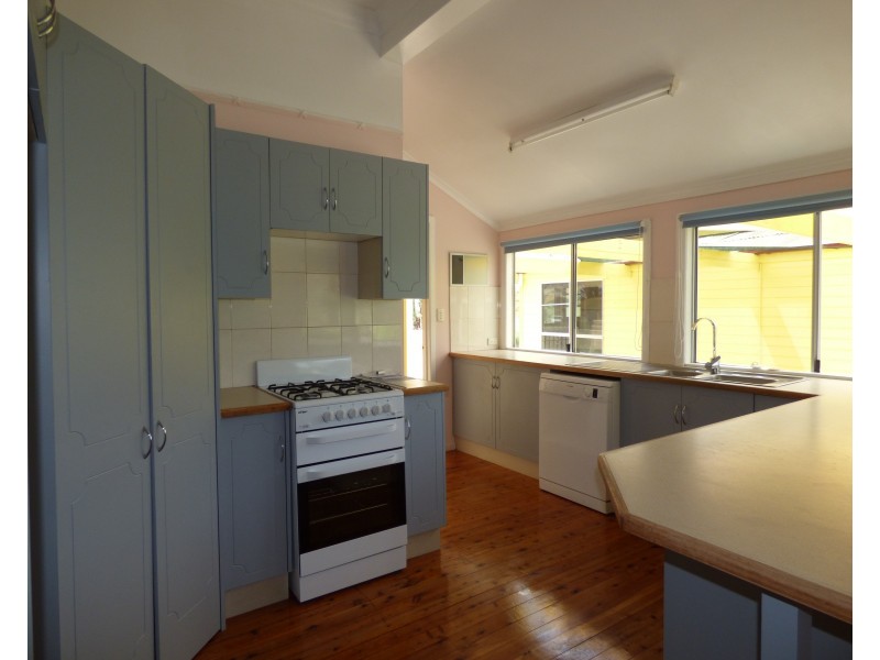 32 Clayton Road, Roma QLD 4455