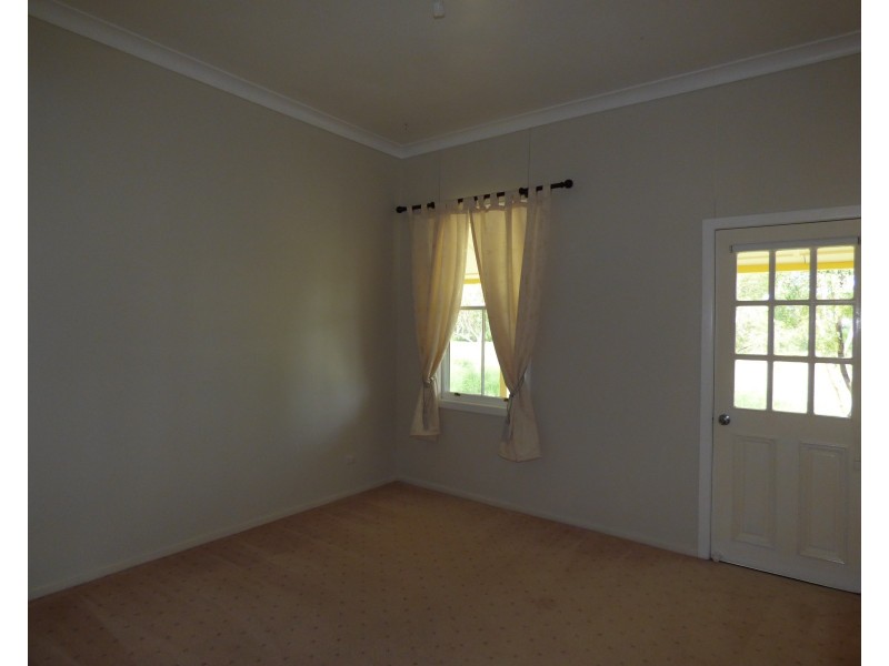 32 Clayton Road, Roma QLD 4455