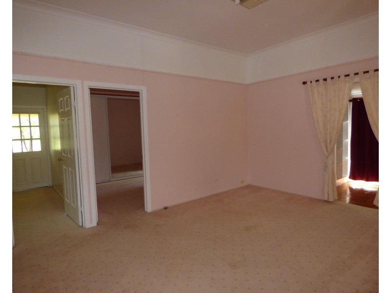 32 Clayton Road, Roma QLD 4455