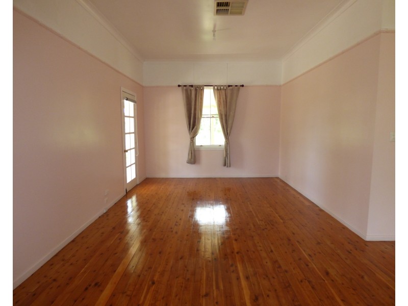 32 Clayton Road, Roma QLD 4455