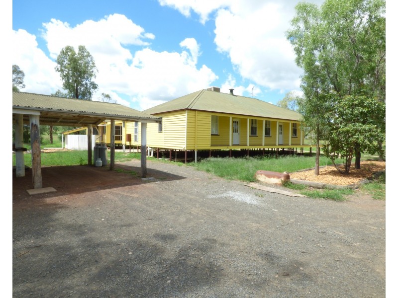 32 Clayton Road, Roma QLD 4455