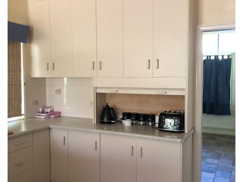 2 Laman Street, Roma QLD 4455