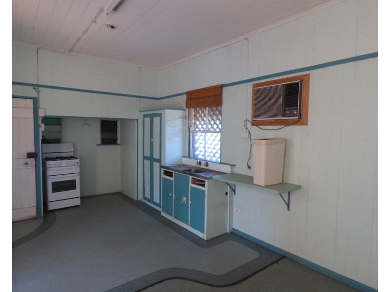 87 Wyndham Street, Roma QLD 4455