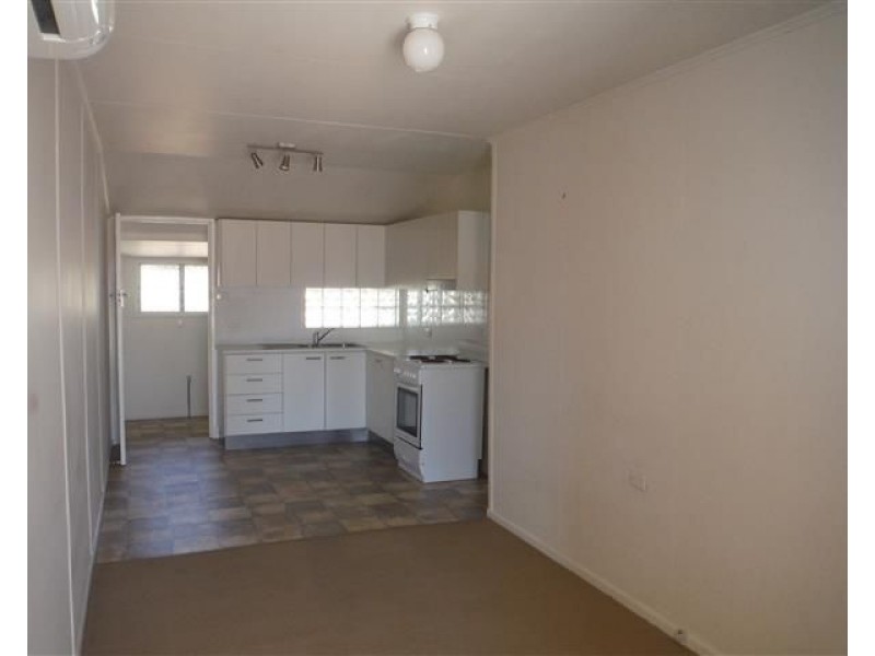 2/16 Duke Street, Roma QLD 4455