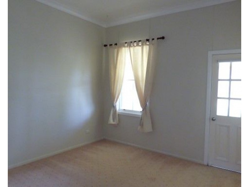 32 Clayton Road, Roma QLD 4455