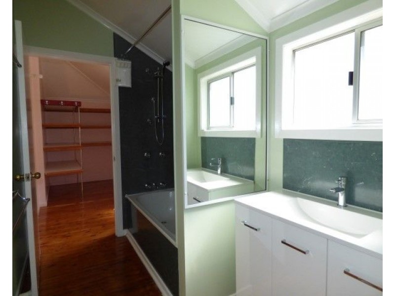 32 Clayton Road, Roma QLD 4455