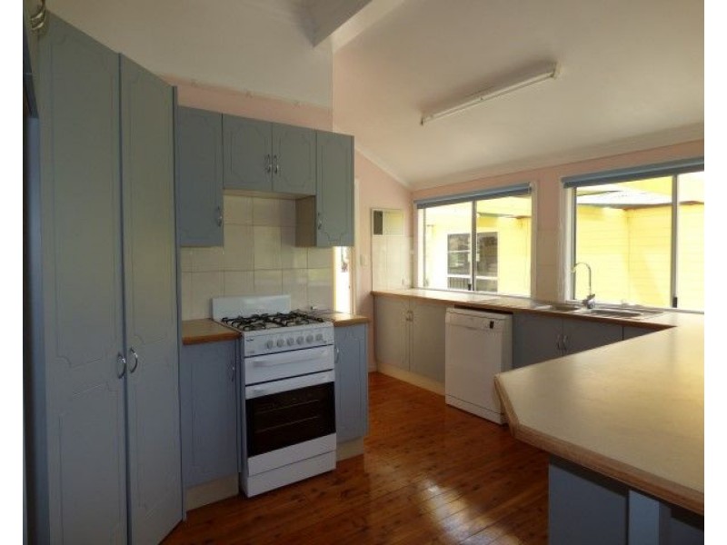 32 Clayton Road, Roma QLD 4455