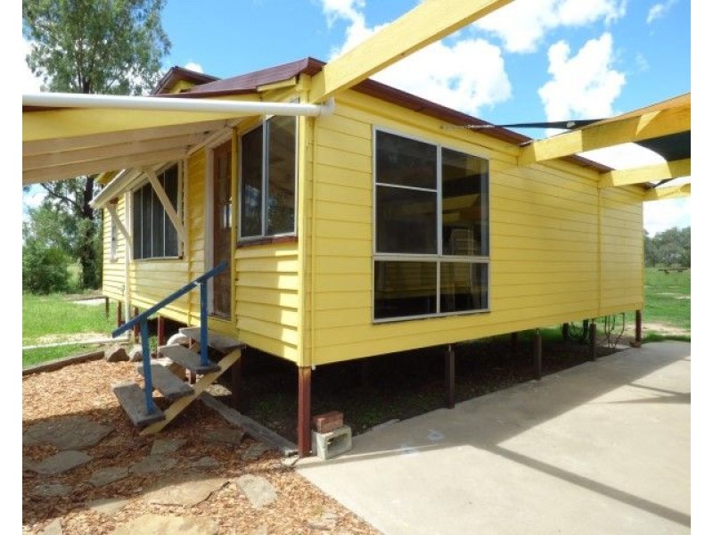 32 Clayton Road, Roma QLD 4455