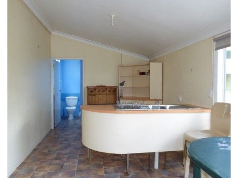 32 Clayton Road, Roma QLD 4455