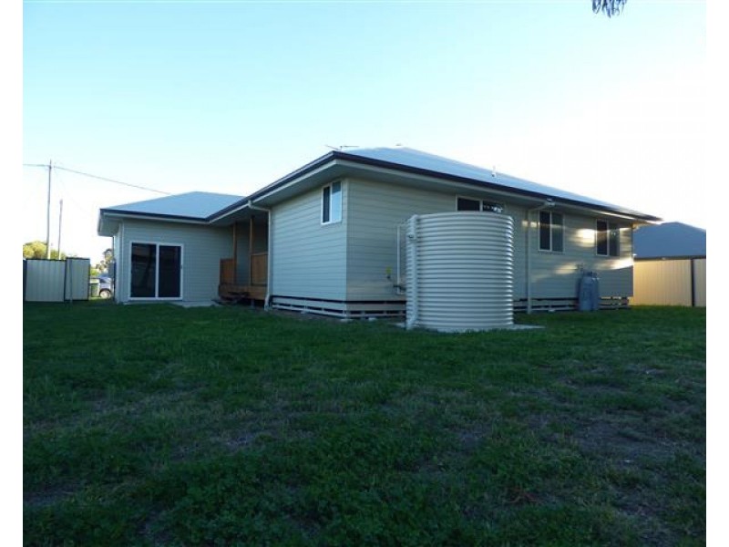 11 Courtney Street, Roma QLD 4455