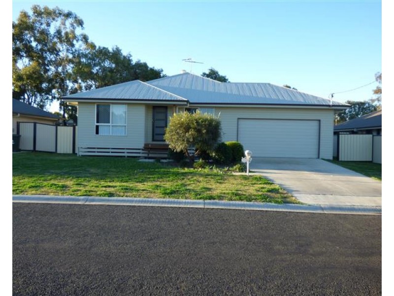 11 Courtney Street, Roma QLD 4455