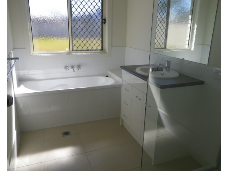 23 Ivy Street, Roma QLD 4455