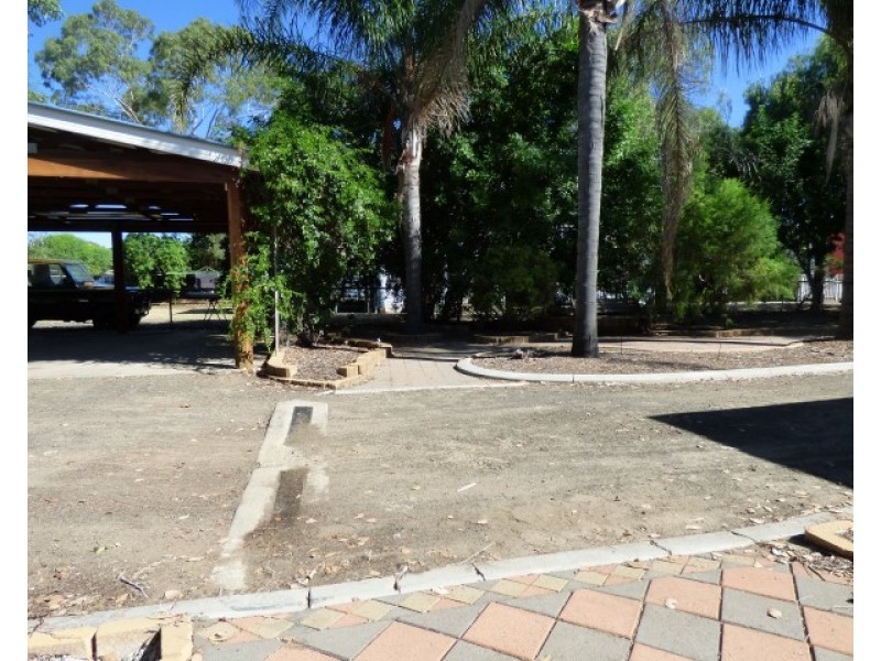 64 Charles, Roma QLD 4455