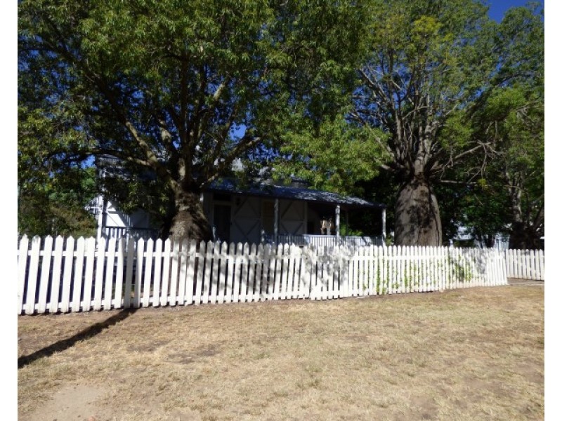 64 Charles, Roma QLD 4455