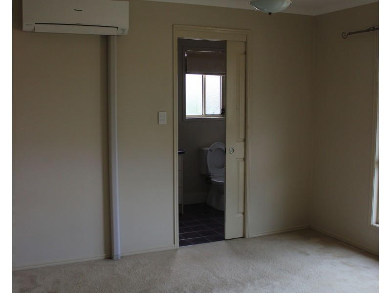 26 South Street, Roma QLD 4455