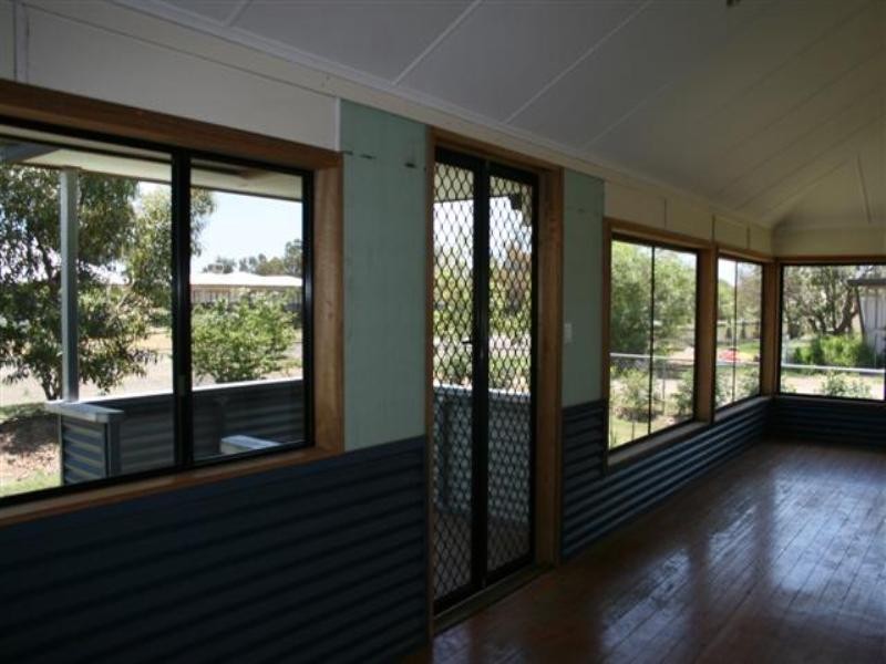 8 May Street, Roma QLD 4455