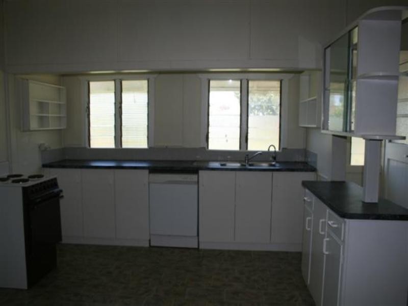 8 May Street, Roma QLD 4455