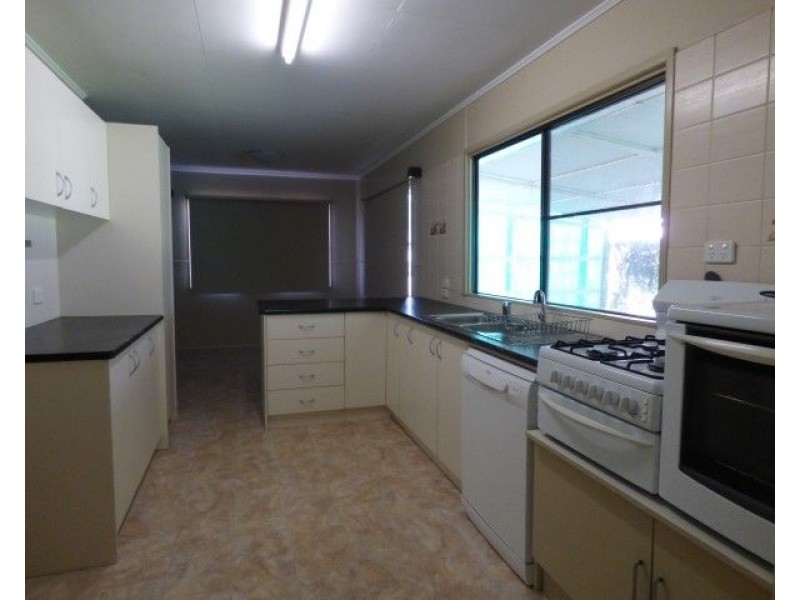 16 Howard Street, Roma QLD 4455