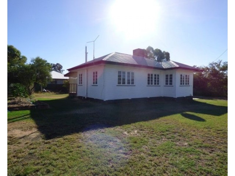 19 Hoffman Street, Roma QLD 4455