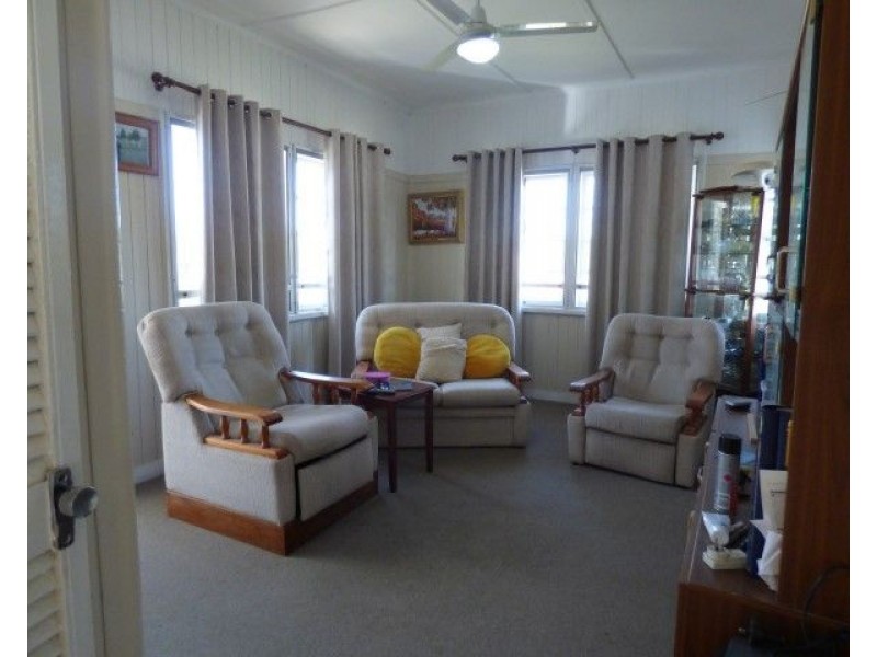 19 Hoffman Street, Roma QLD 4455