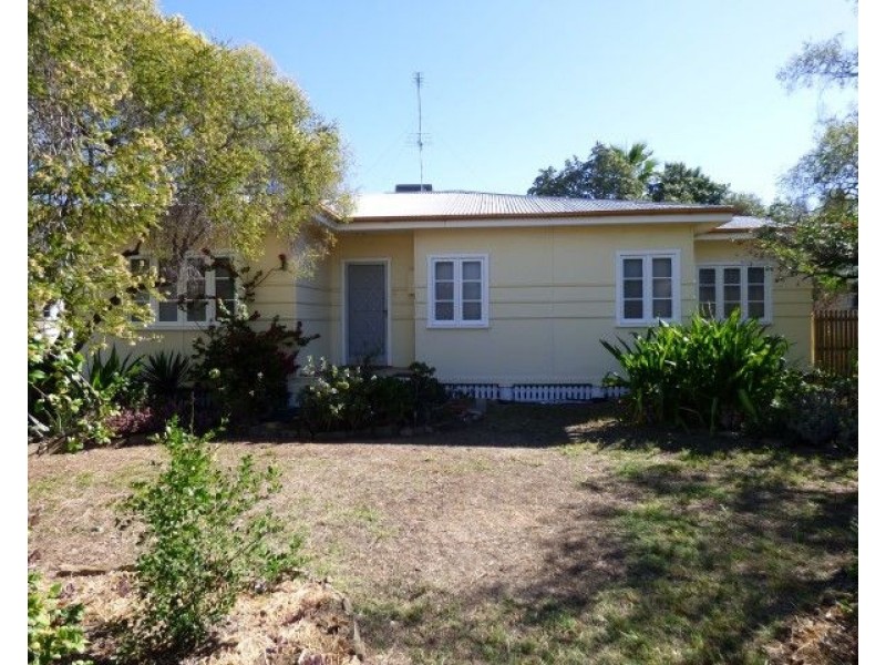 281 Edwardes Street, Roma QLD 4455