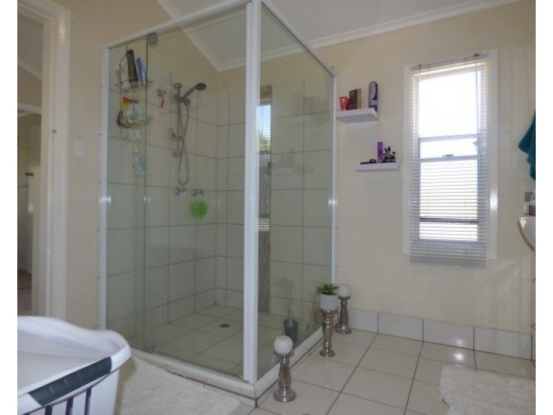 17 Arthur Street, Roma QLD 4455