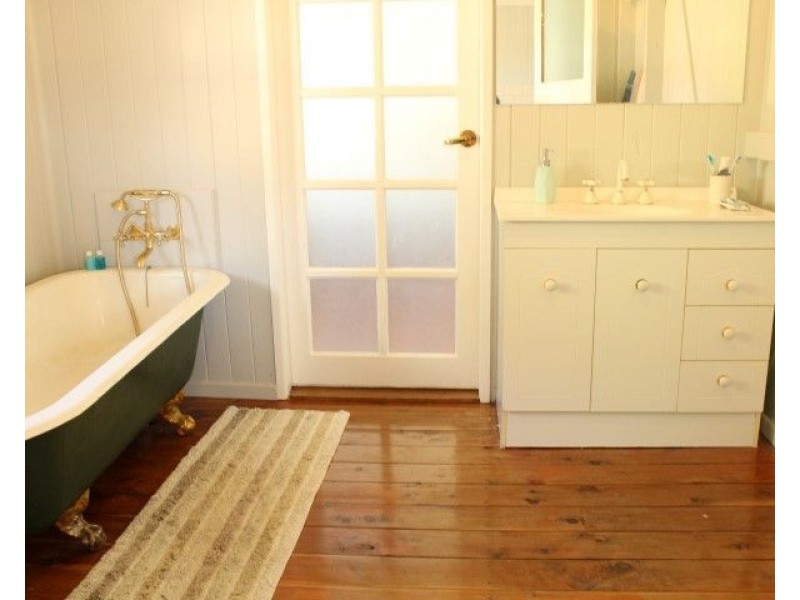 44 Clayton Road, Roma QLD 4455