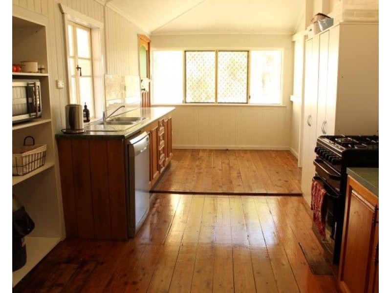 44 Clayton Road, Roma QLD 4455