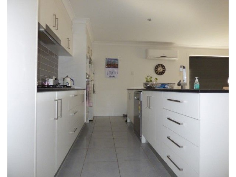 25 Beetson Drive, Roma QLD 4455