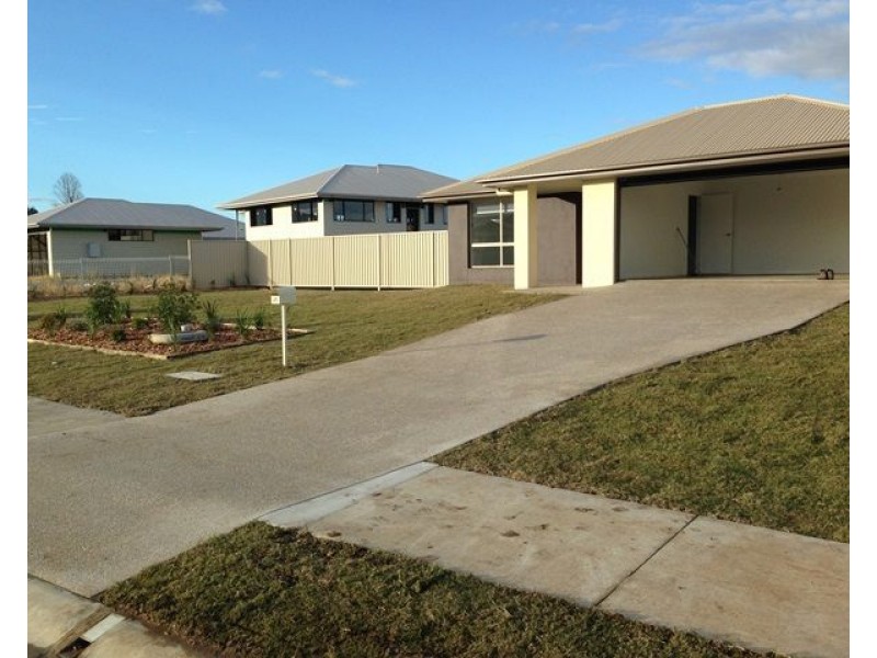 25 Beetson Drive, Roma QLD 4455