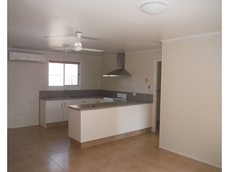 1/105 Currey Street, Roma QLD 4455