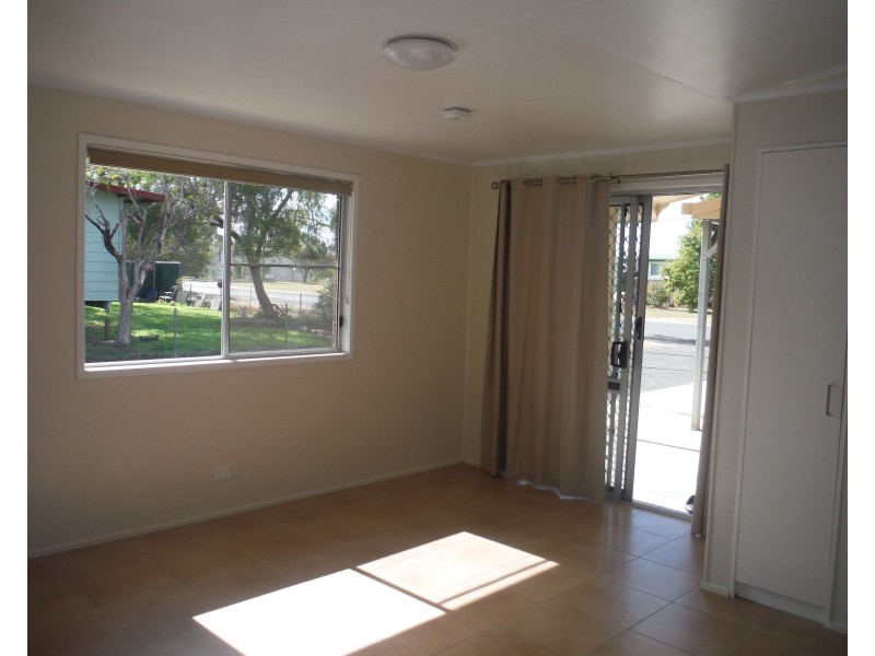 1/105 Currey Street, Roma QLD 4455