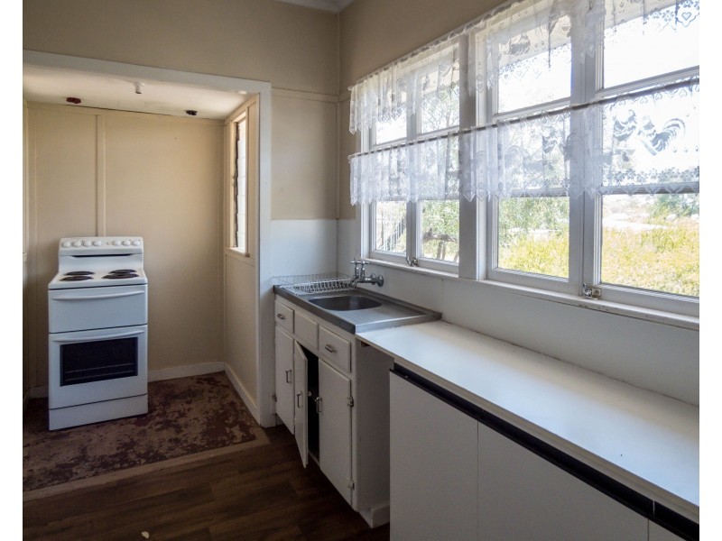 9 Fowles Street, Roma QLD 4455