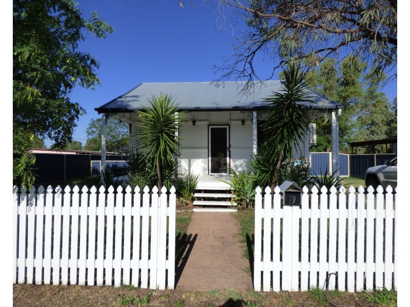 19 Major Street, Roma QLD 4455