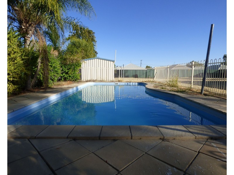 16-18 Derry Street, Roma QLD 4455
