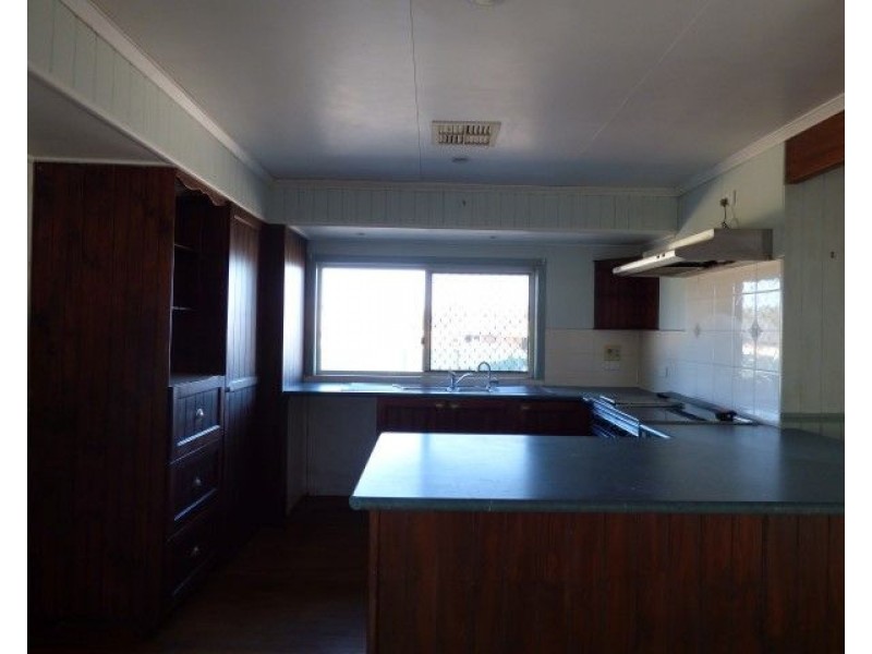 16-18 Derry Street, Roma QLD 4455