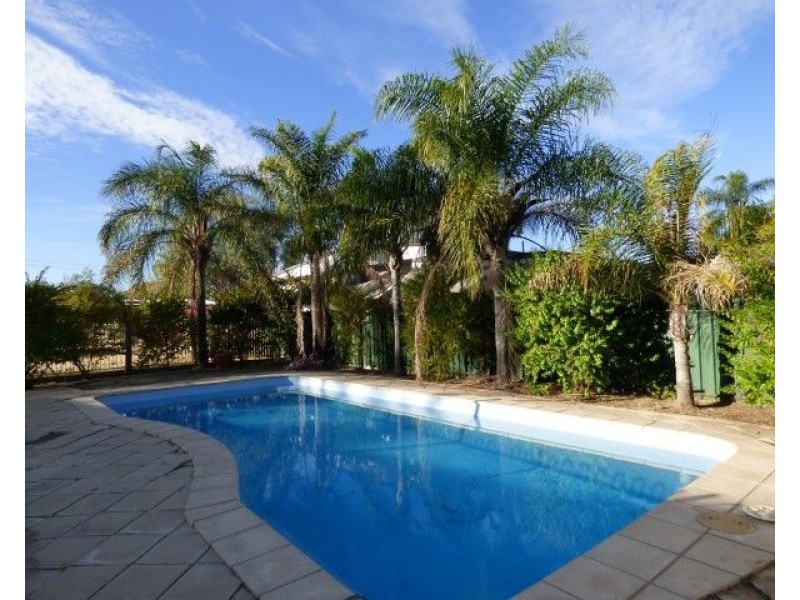 16-18 Derry Street, Roma QLD 4455