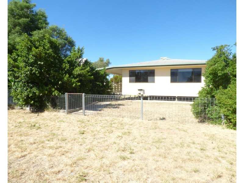 24 Derry Street, Roma QLD 4455