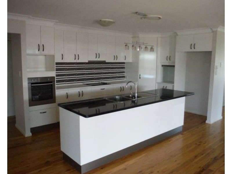 10 Beetson Drive, Roma QLD 4455