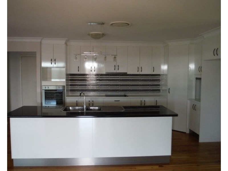 10 Beetson Drive, Roma QLD 4455