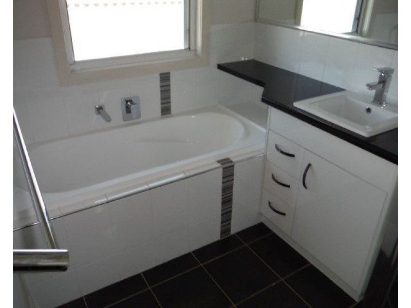 10 Beetson Drive, Roma QLD 4455