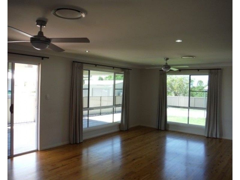 10 Beetson Drive, Roma QLD 4455