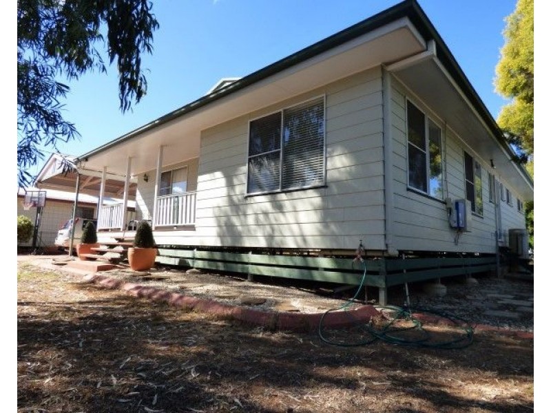 13 Rosedale Close, Roma QLD 4455