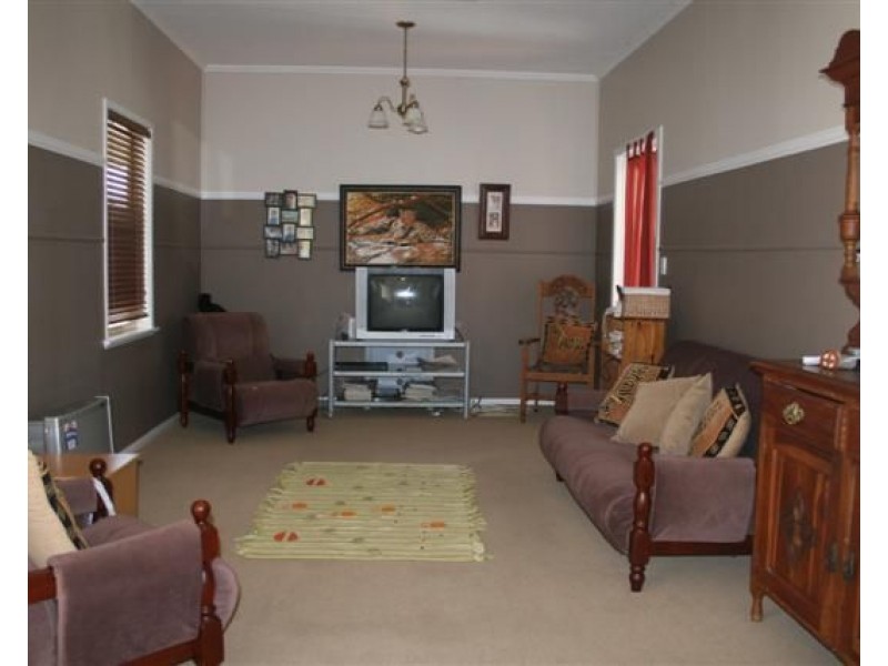 232 Edwardes Street, Roma QLD 4455